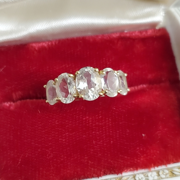 10k white topaz ring size 8. Resizeable by a jeweler. Stamped 10k. Great stones - Picture 1 of 8